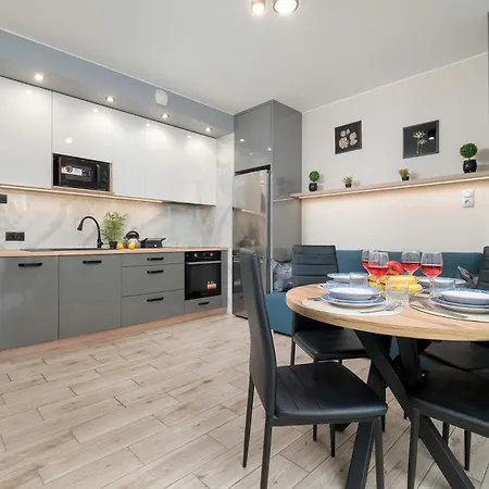 Modern With Parking And Balcony By Renters * Łódź