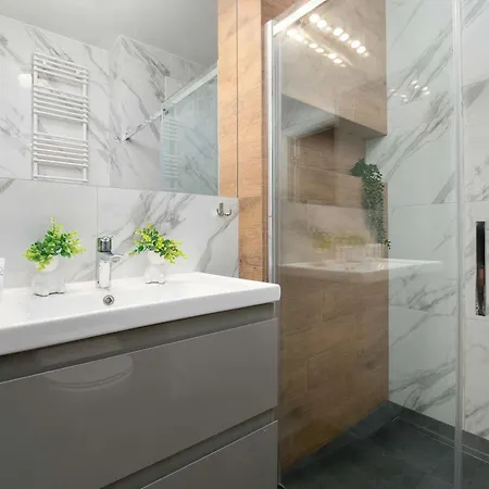Modern With Parking And Balcony By Renters Appartamento *