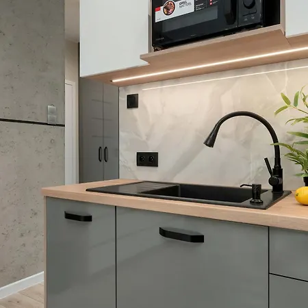 Modern With Parking And Balcony By Renters Appartamento *