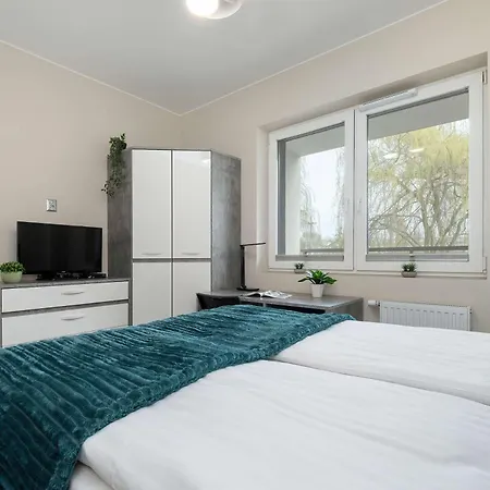 Modern With Parking And Balcony By Renters *